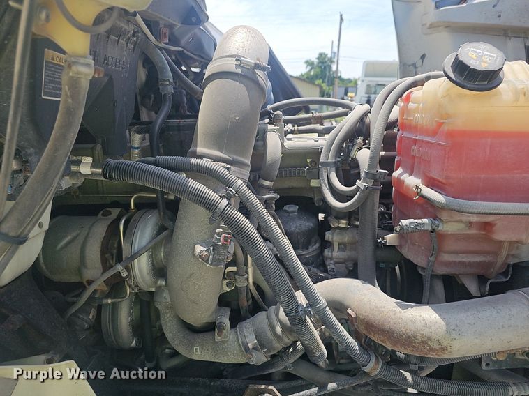 image for item EJ5597 2015 International  TranStar 8600 semi truck