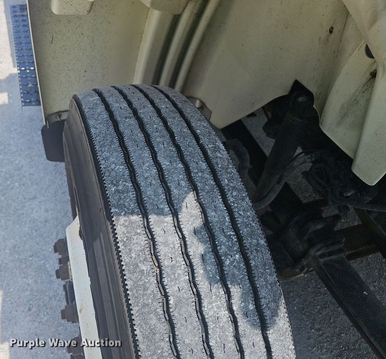 image for item EJ5597 2015 International  TranStar 8600 semi truck