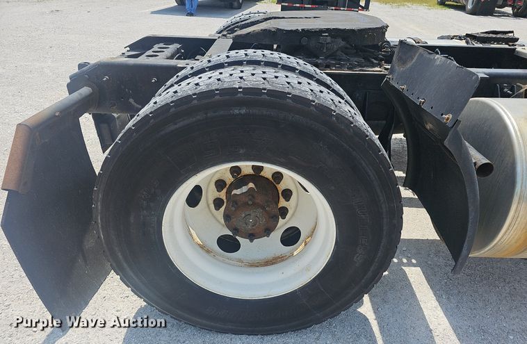 image for item EJ5597 2015 International  TranStar 8600 semi truck