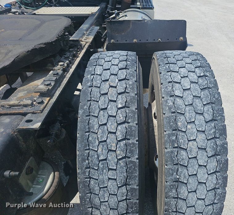 image for item EJ5597 2015 International  TranStar 8600 semi truck