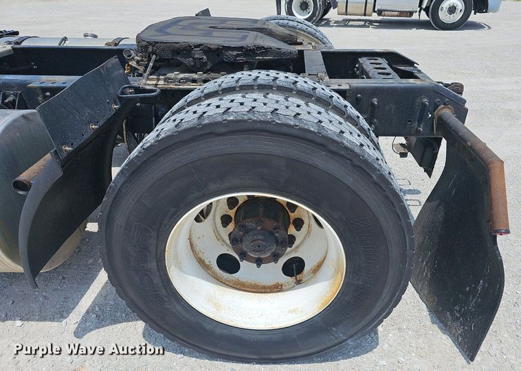 image for item EJ5597 2015 International  TranStar 8600 semi truck