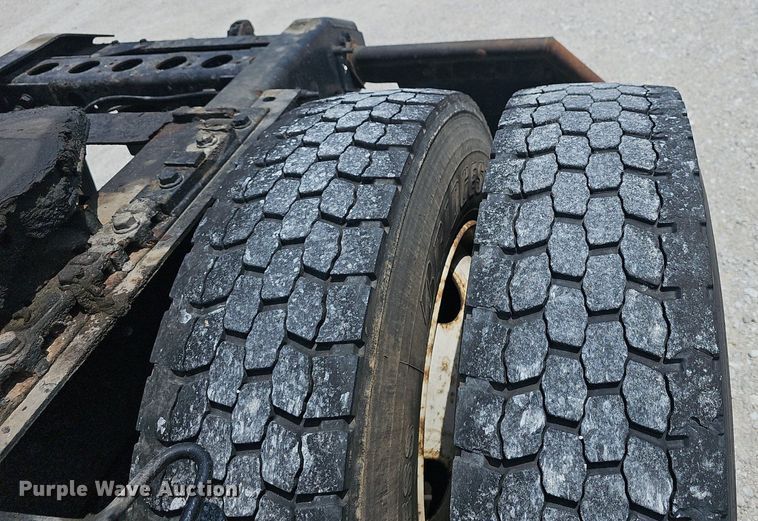 image for item EJ5597 2015 International  TranStar 8600 semi truck