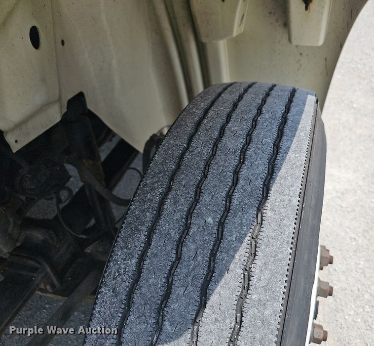 image for item EJ5597 2015 International  TranStar 8600 semi truck