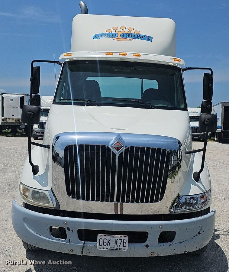 image for item EJ5598 2015 International  TranStar 8600 semi truck