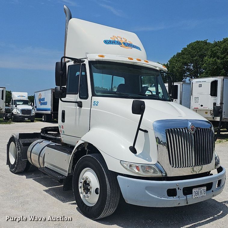 image for item EJ5598 2015 International  TranStar 8600 semi truck