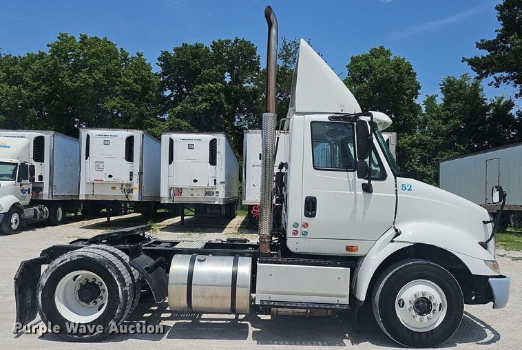 image for item EJ5598 2015 International  TranStar 8600 semi truck