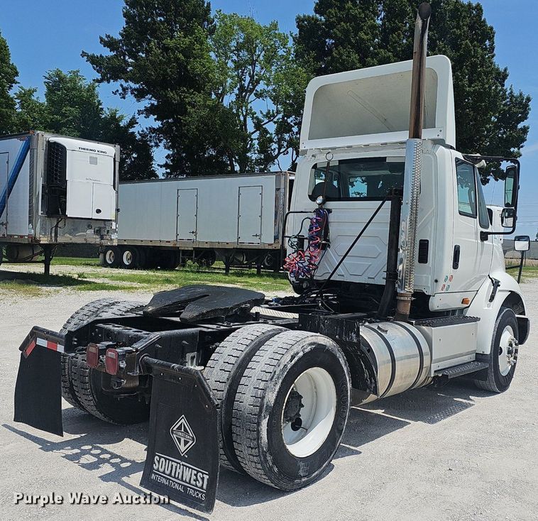 image for item EJ5598 2015 International  TranStar 8600 semi truck