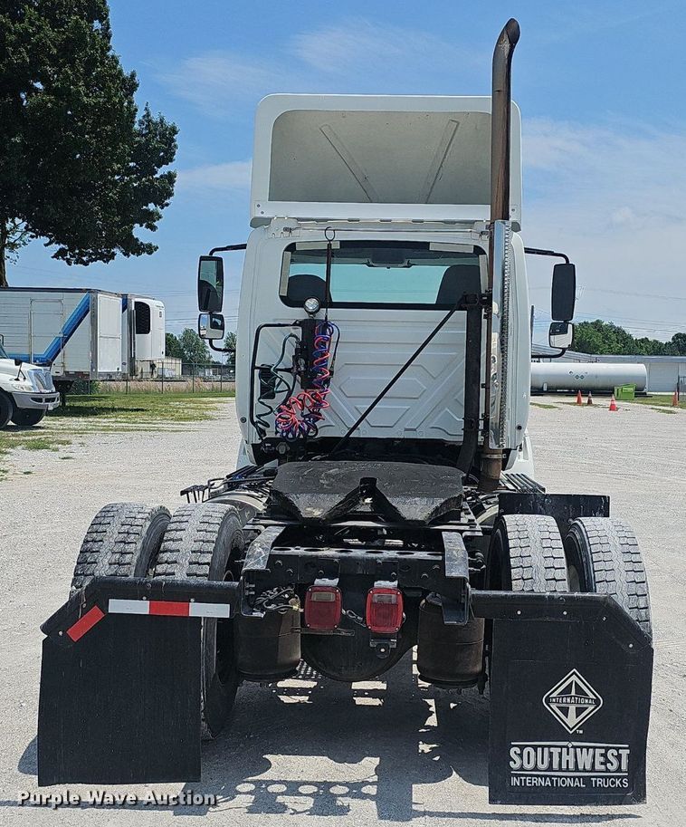 image for item EJ5598 2015 International  TranStar 8600 semi truck