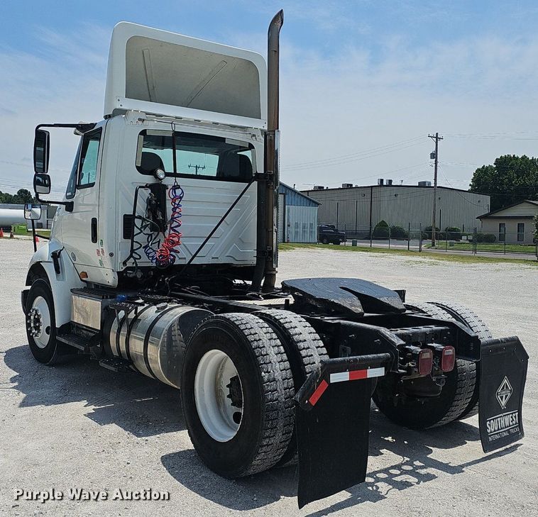 image for item EJ5598 2015 International  TranStar 8600 semi truck