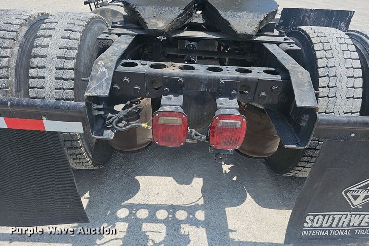 image for item EJ5598 2015 International  TranStar 8600 semi truck