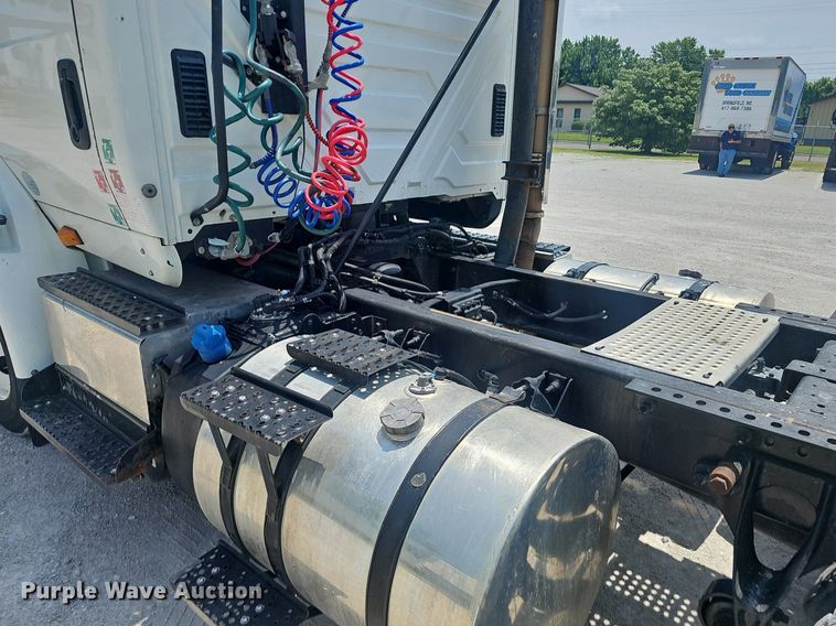 image for item EJ5598 2015 International  TranStar 8600 semi truck