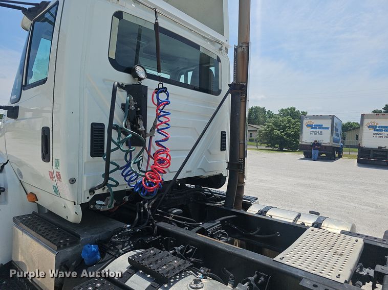 image for item EJ5598 2015 International  TranStar 8600 semi truck