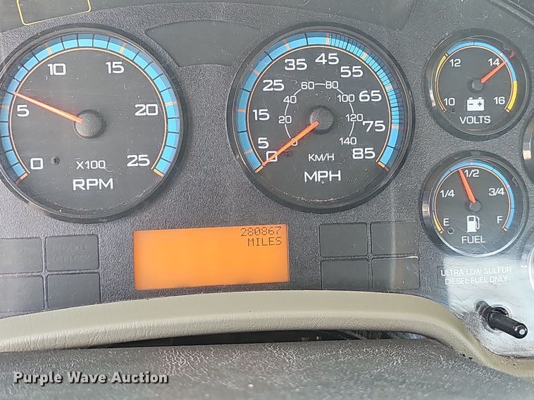 image for item EJ5598 2015 International  TranStar 8600 semi truck