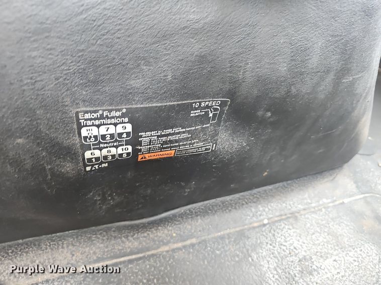 image for item EJ5598 2015 International  TranStar 8600 semi truck