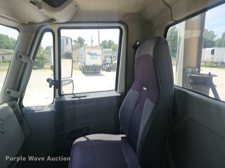 image for item EJ5598 2015 International  TranStar 8600 semi truck