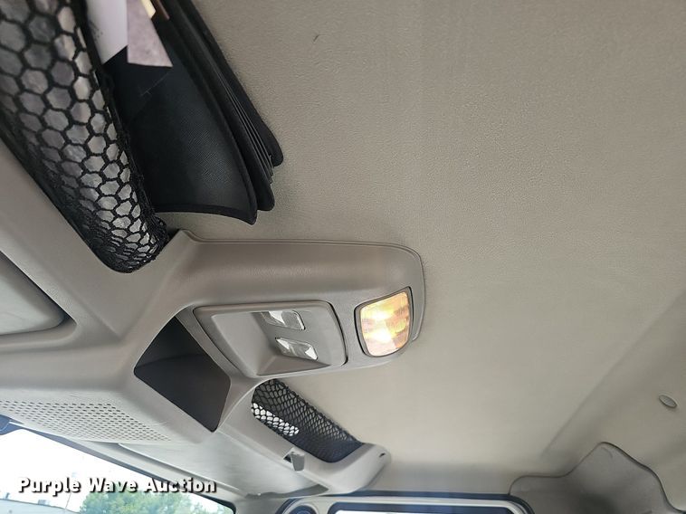 image for item EJ5598 2015 International  TranStar 8600 semi truck