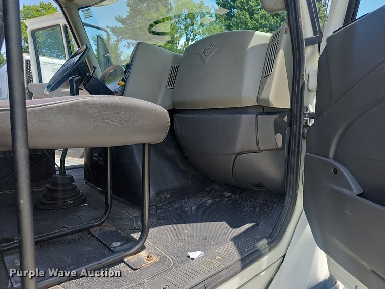 image for item EJ5598 2015 International  TranStar 8600 semi truck