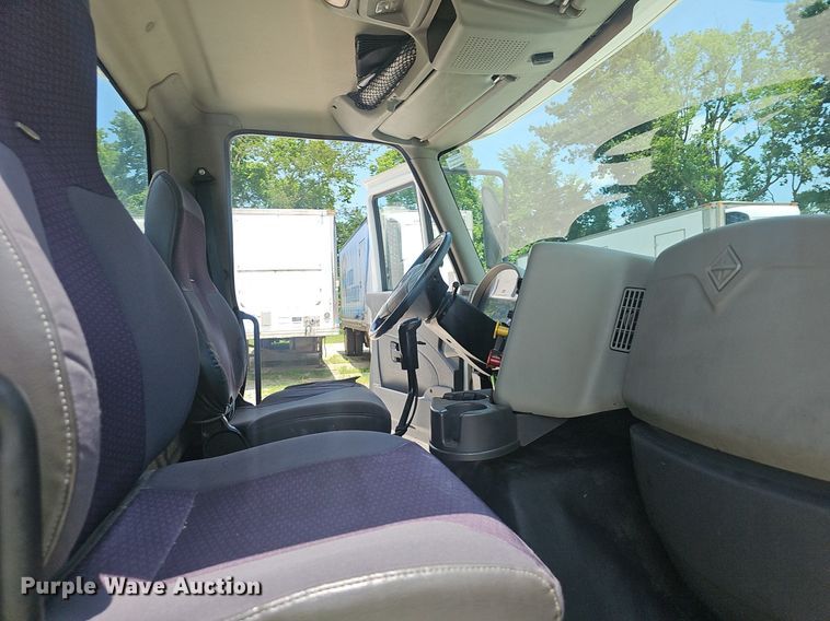 image for item EJ5598 2015 International  TranStar 8600 semi truck