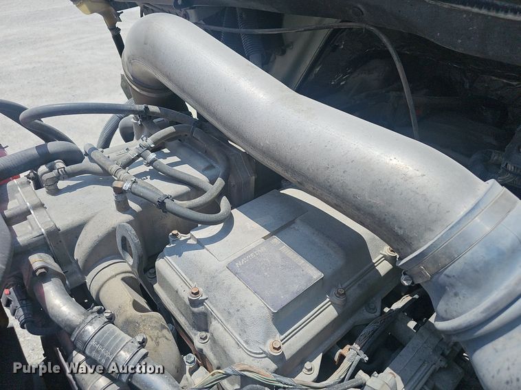 image for item EJ5598 2015 International  TranStar 8600 semi truck