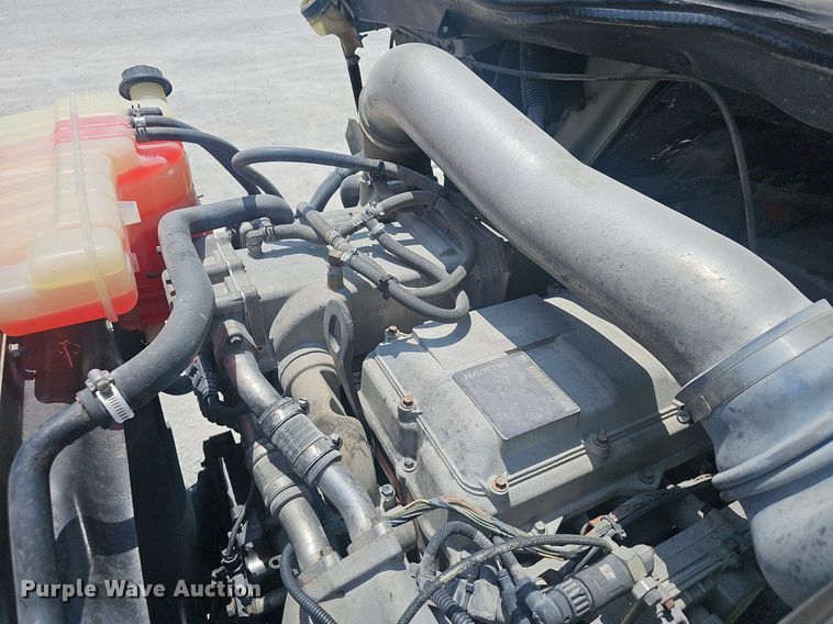 image for item EJ5598 2015 International  TranStar 8600 semi truck