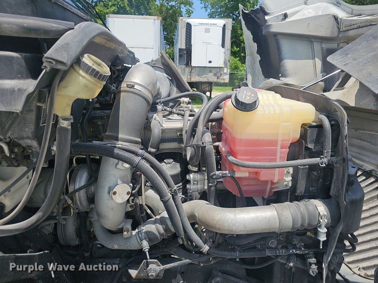 image for item EJ5598 2015 International  TranStar 8600 semi truck