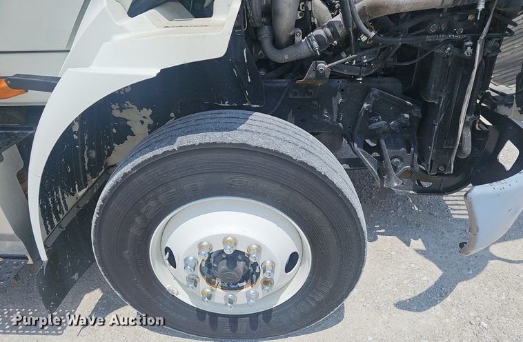 image for item EJ5598 2015 International  TranStar 8600 semi truck