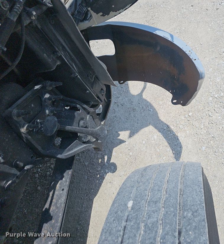 image for item EJ5598 2015 International  TranStar 8600 semi truck