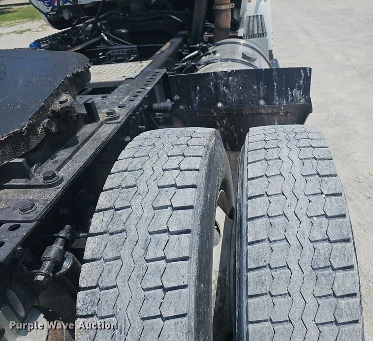 image for item EJ5598 2015 International  TranStar 8600 semi truck