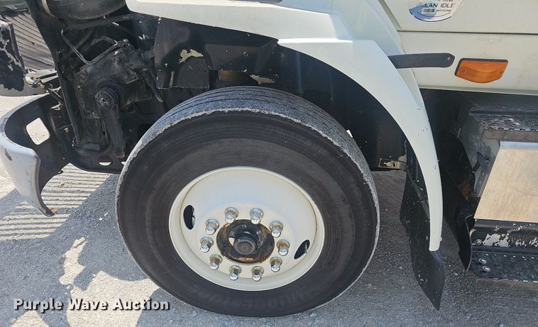 image for item EJ5598 2015 International  TranStar 8600 semi truck