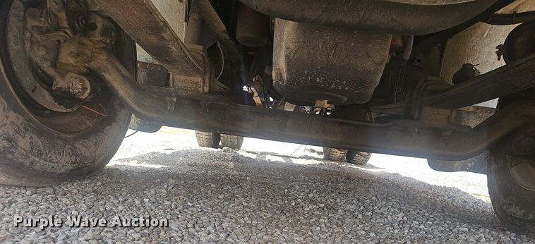 image for item EJ5601 1992 International  8200 semi truck