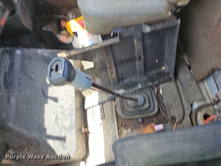 image for item EJ5601 1992 International  8200 semi truck