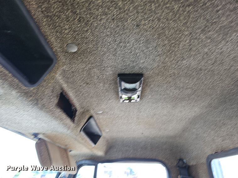 image for item EJ5601 1992 International  8200 semi truck