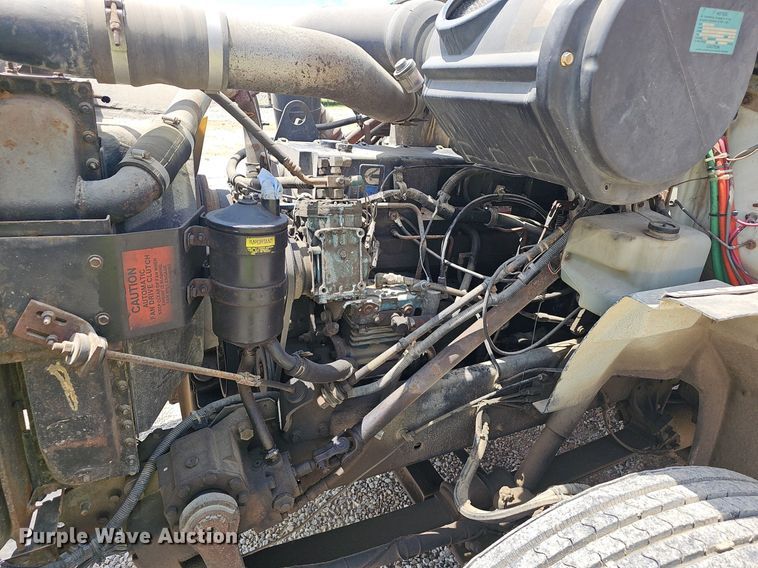 image for item EJ5601 1992 International  8200 semi truck