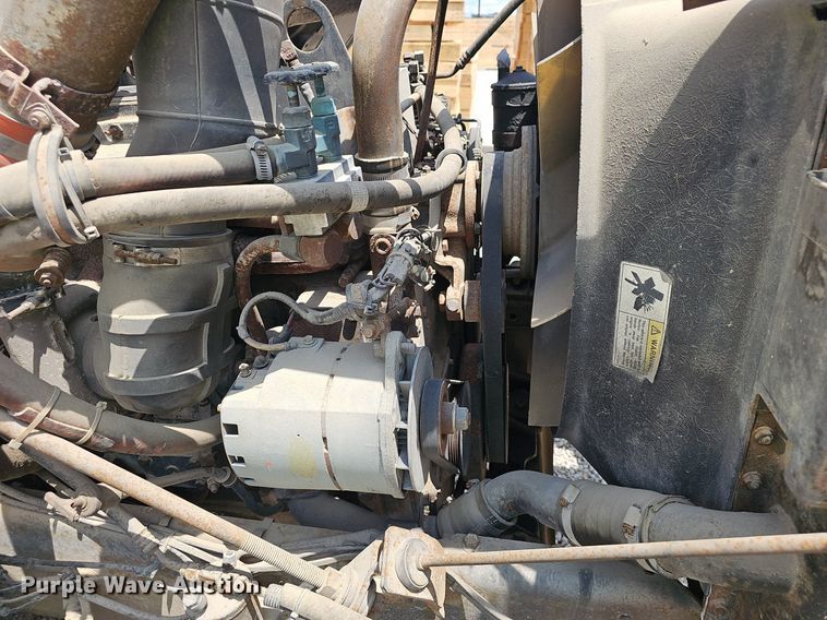 image for item EJ5601 1992 International  8200 semi truck