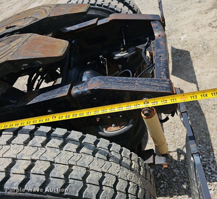 image for item EJ5601 1992 International  8200 semi truck