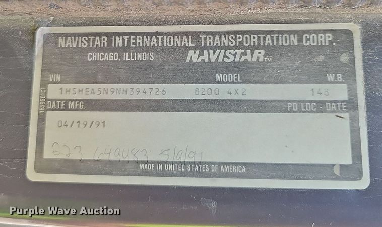 image for item EJ5601 1992 International  8200 semi truck