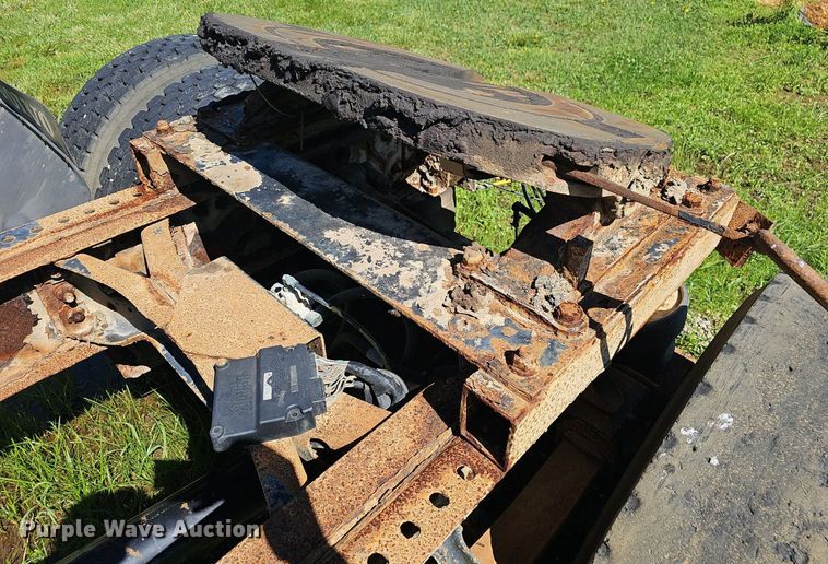 image for item EJ5610 2002 International  8100 semi truck