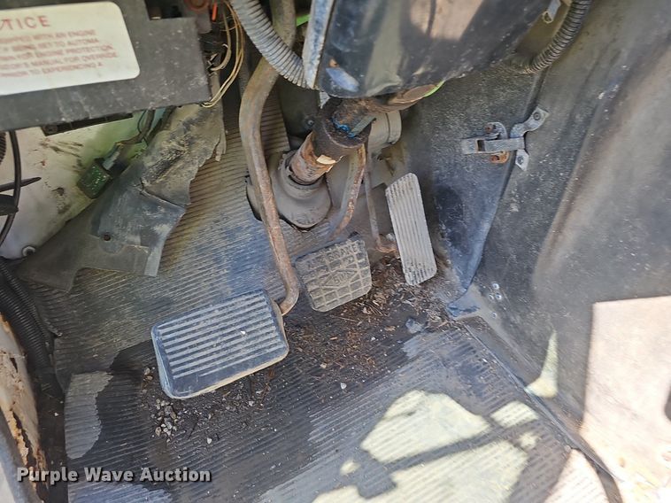 image for item EJ5610 2002 International  8100 semi truck