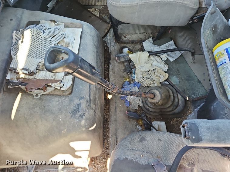 image for item EJ5610 2002 International  8100 semi truck