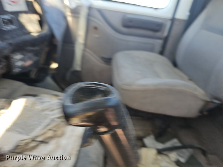 image for item EJ5610 2002 International  8100 semi truck