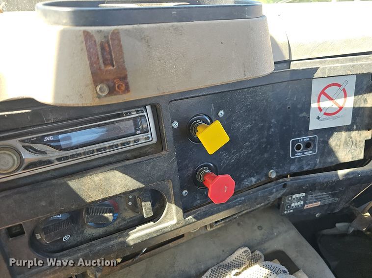 image for item EJ5610 2002 International  8100 semi truck