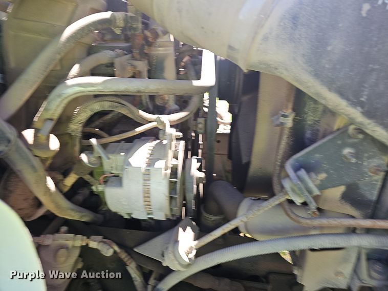 image for item EJ5610 2002 International  8100 semi truck