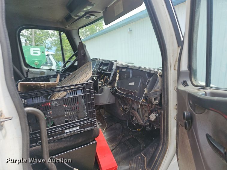 image for item EJ5619 2012 Freightliner  M2 refuse truck