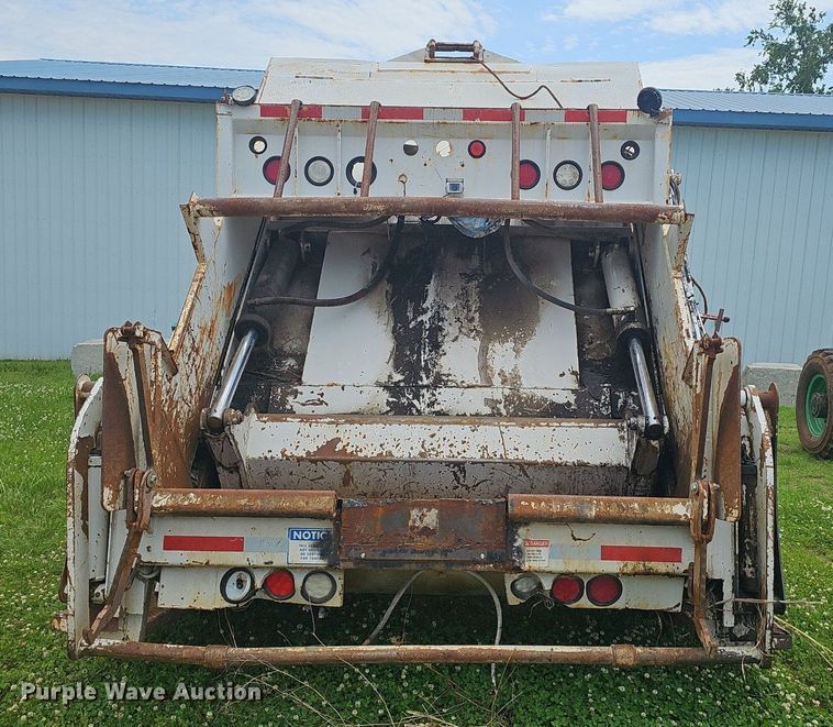 image for item EJ5620 2011 Frieghtliner  M2 refuse truck