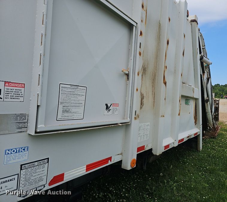 image for item EJ5620 2011 Frieghtliner  M2 refuse truck