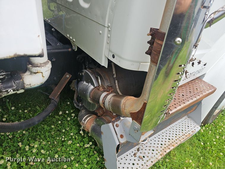 image for item EJ5620 2011 Frieghtliner  M2 refuse truck