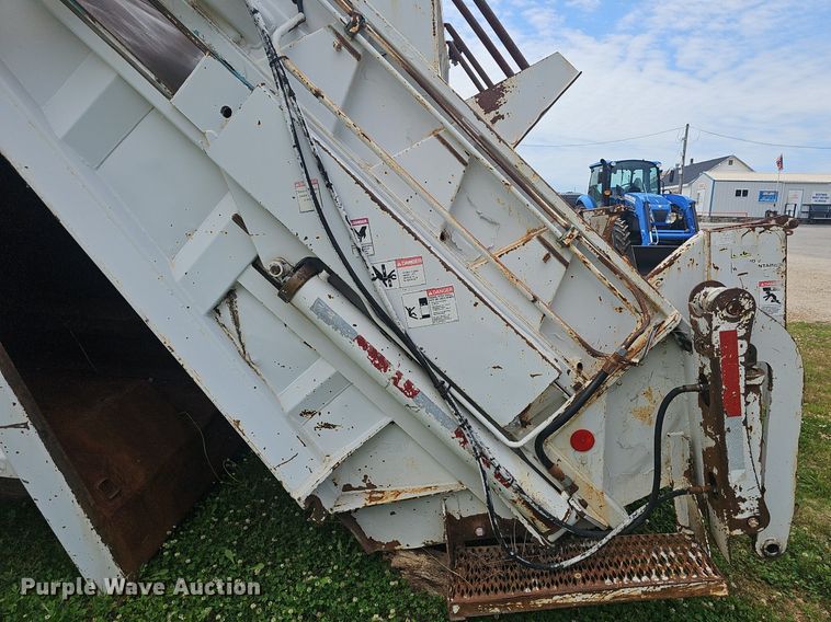 image for item EJ5620 2011 Frieghtliner  M2 refuse truck