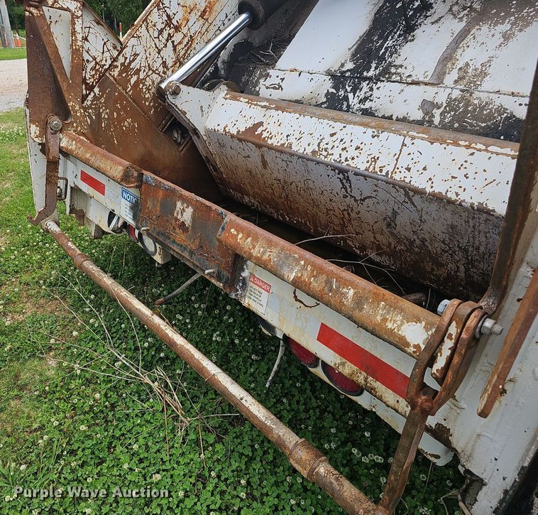 image for item EJ5620 2011 Frieghtliner  M2 refuse truck