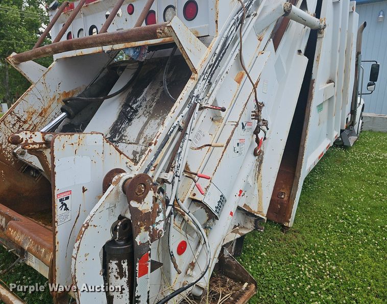 image for item EJ5620 2011 Frieghtliner  M2 refuse truck