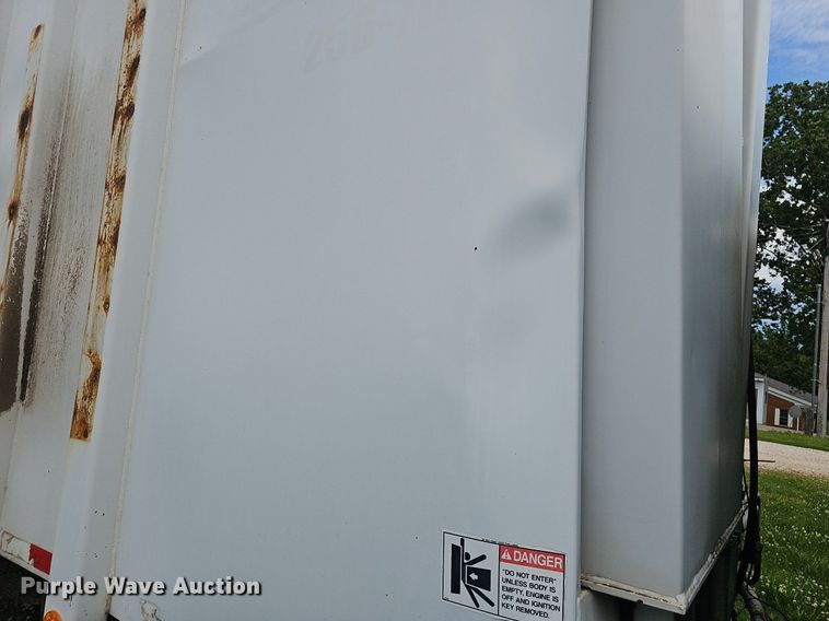 image for item EJ5620 2011 Frieghtliner  M2 refuse truck